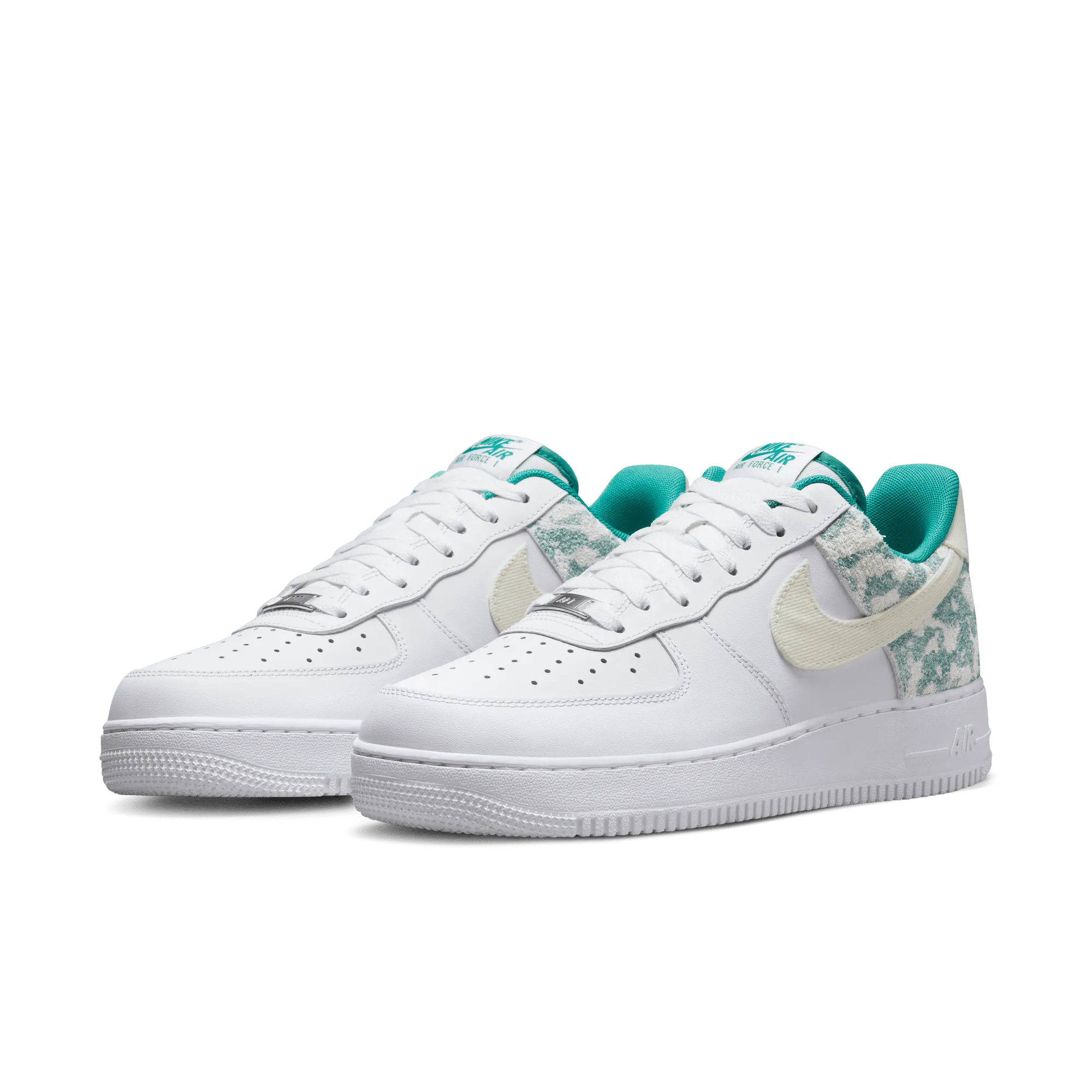 NIKE AIR FORCE 1 '07 LV8